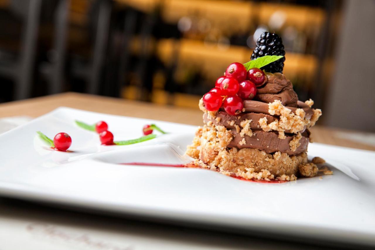 The Excelsior - Small Luxury Hotels Of The World Tessalónica Exterior foto A chocolate dessert